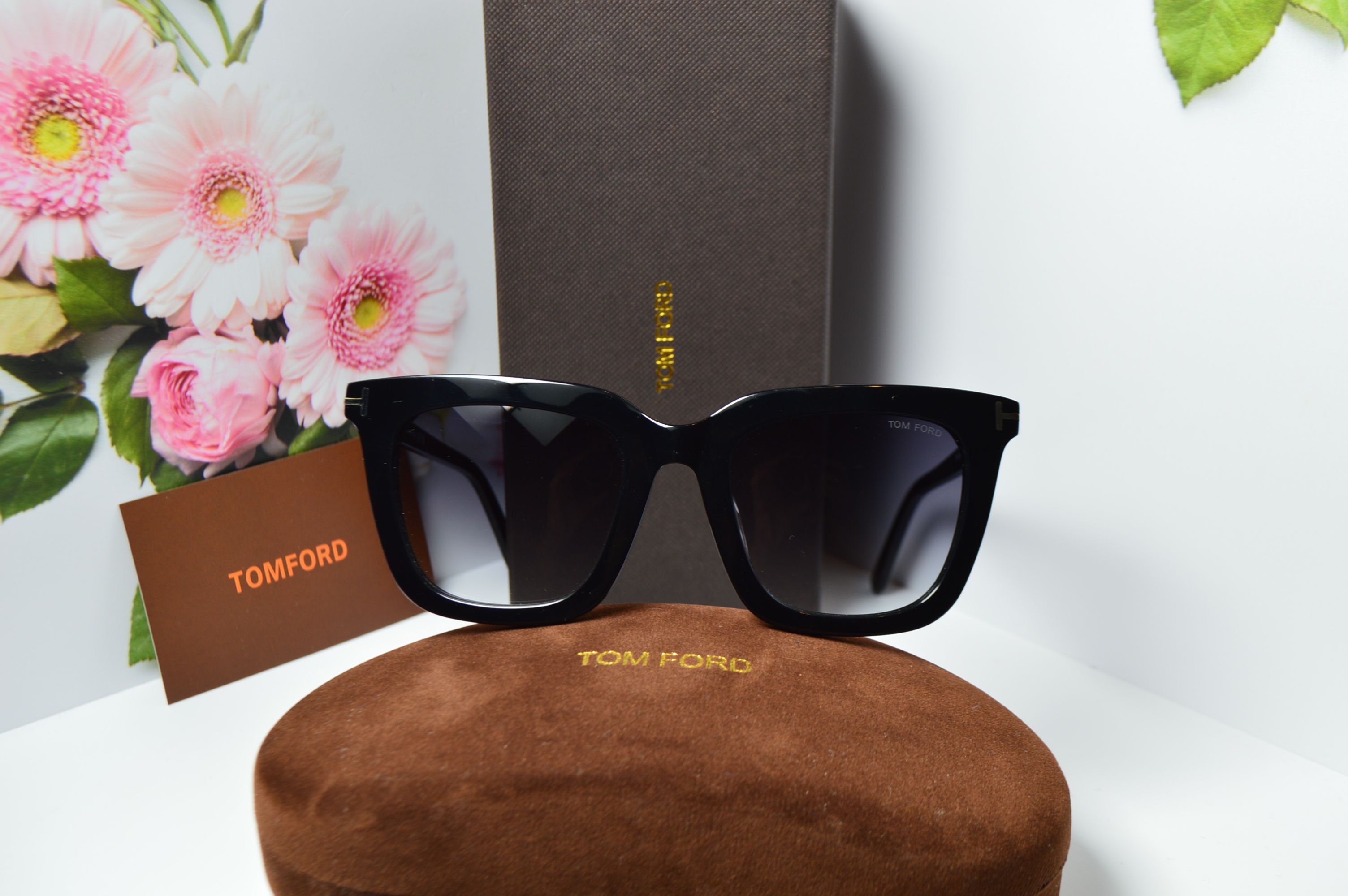 Очки солнцезащитные, унисекс, ретро стиль от TOM FORD, модель FT 0970-К 01В . Стиль для него и для нее!