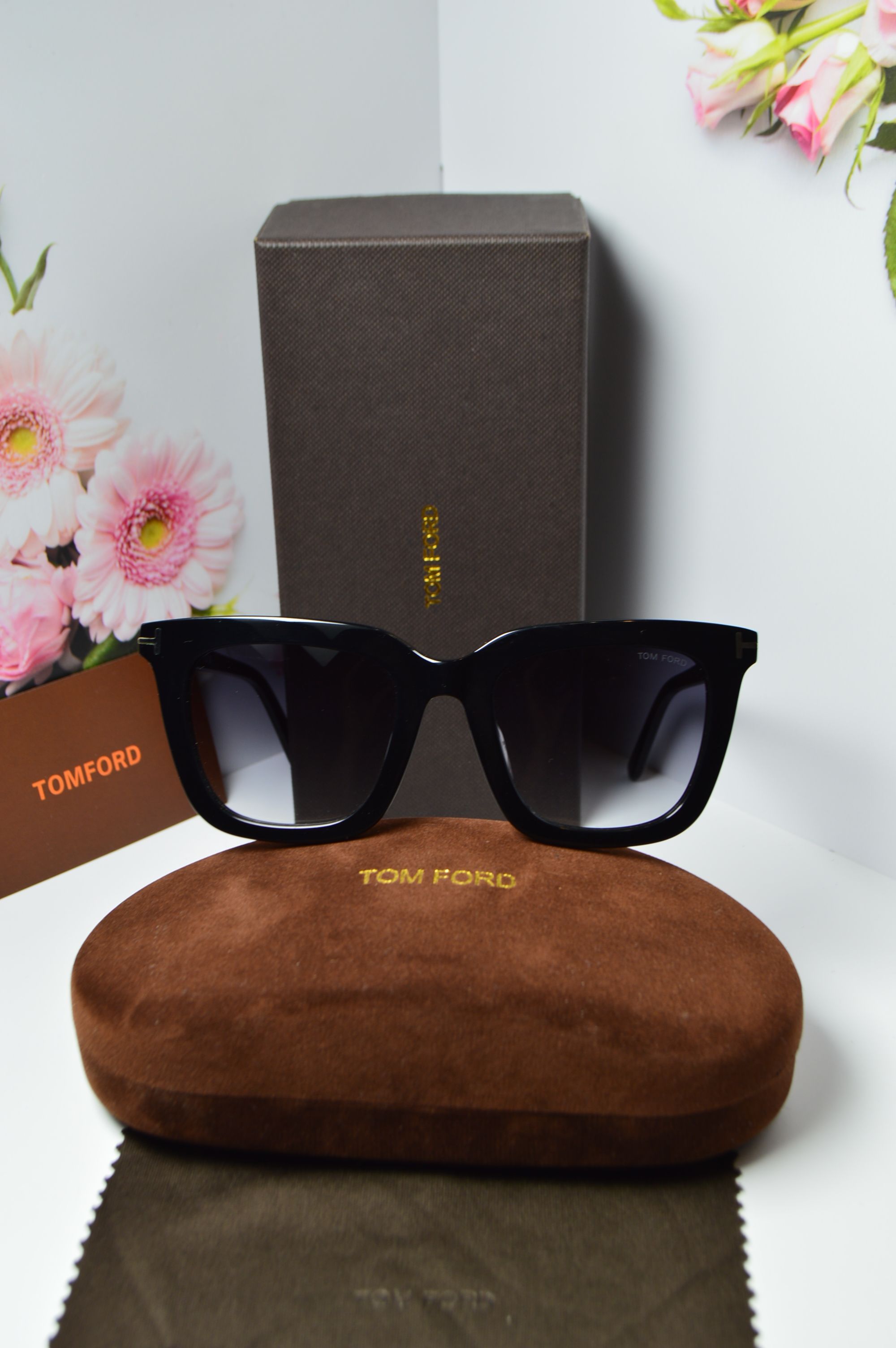 Очки солнцезащитные, унисекс, ретро стиль от TOM FORD, модель FT 0970-К 01В . Стиль для него и для нее!