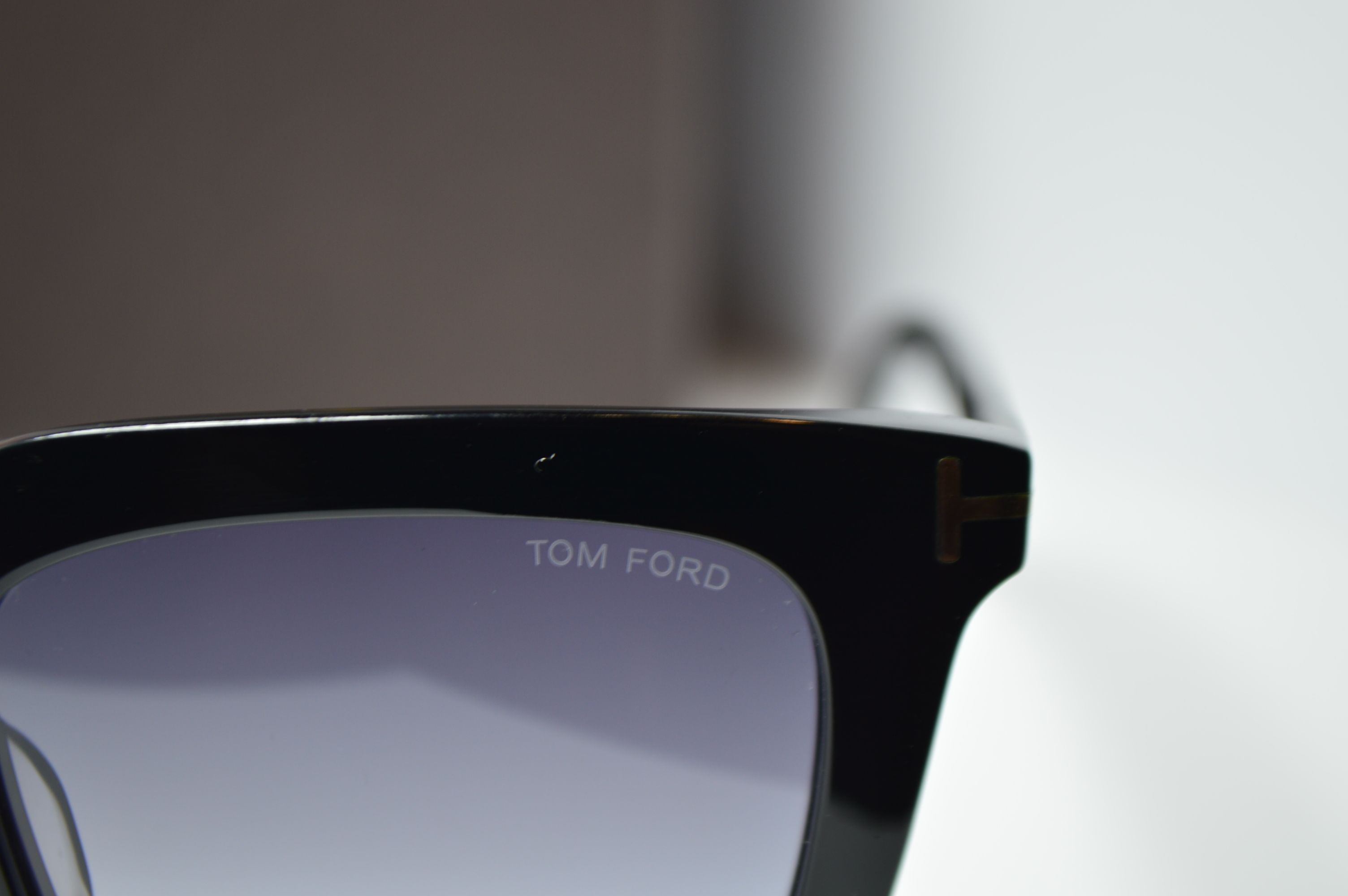 Очки солнцезащитные, унисекс, ретро стиль от TOM FORD, модель FT 0970-К 01В . Стиль для него и для нее!