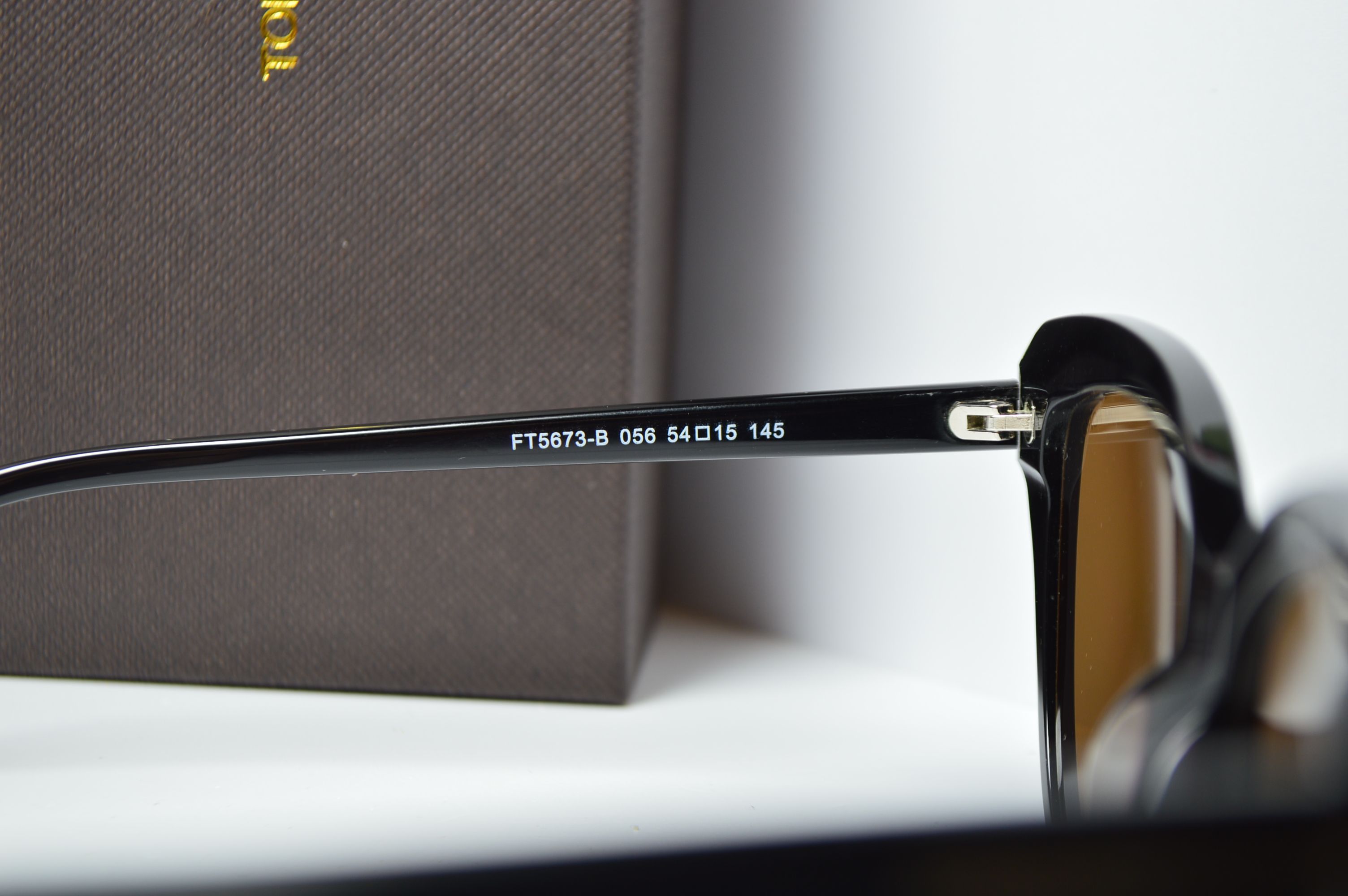 Очки солнцезащитные, ретро стиль от TOM FORD, модель FT 5673-B 056 . Стиль для нее!