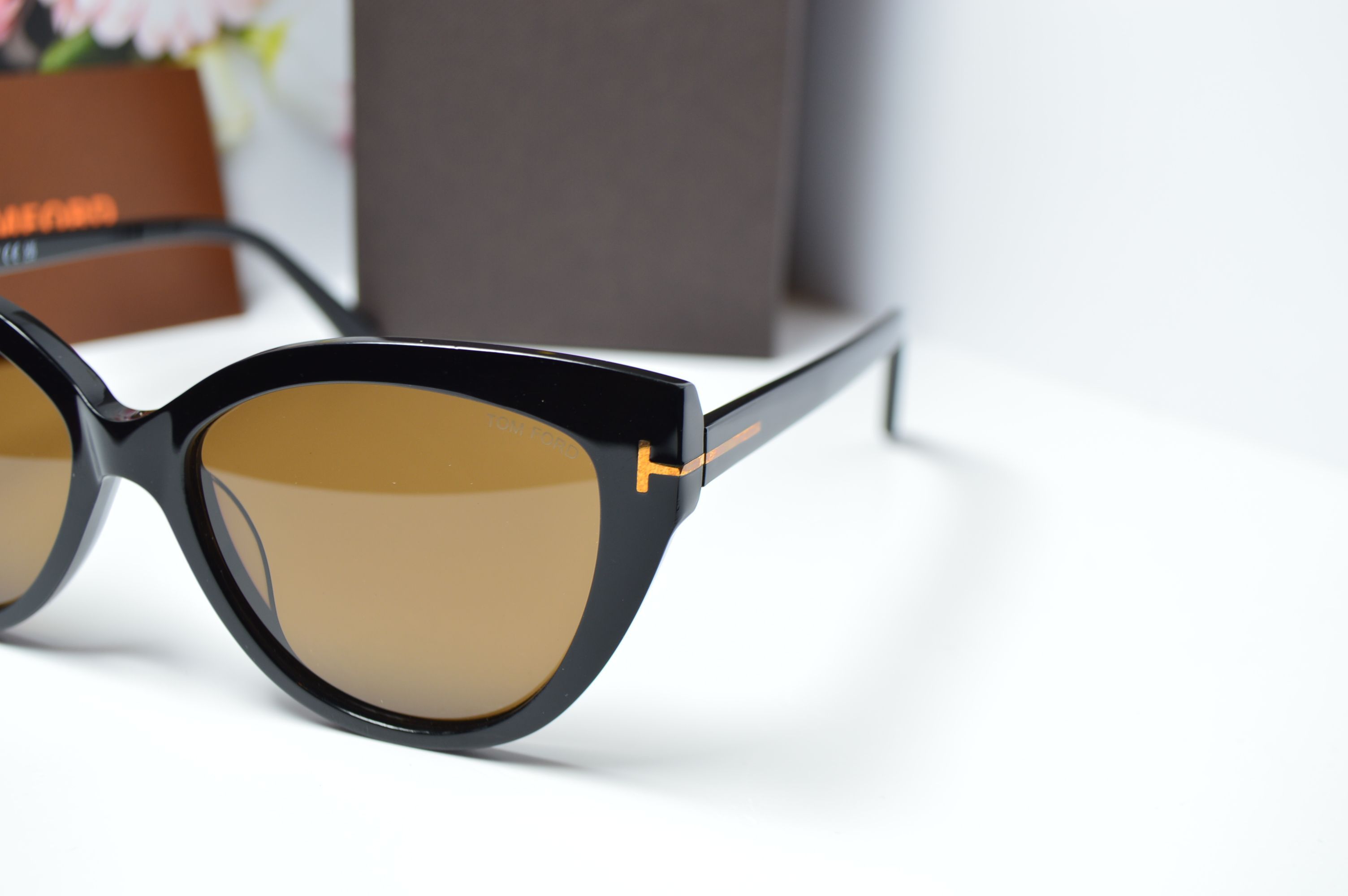 Очки солнцезащитные, ретро стиль от TOM FORD, модель FT 5673-B 056 . Стиль для нее!
