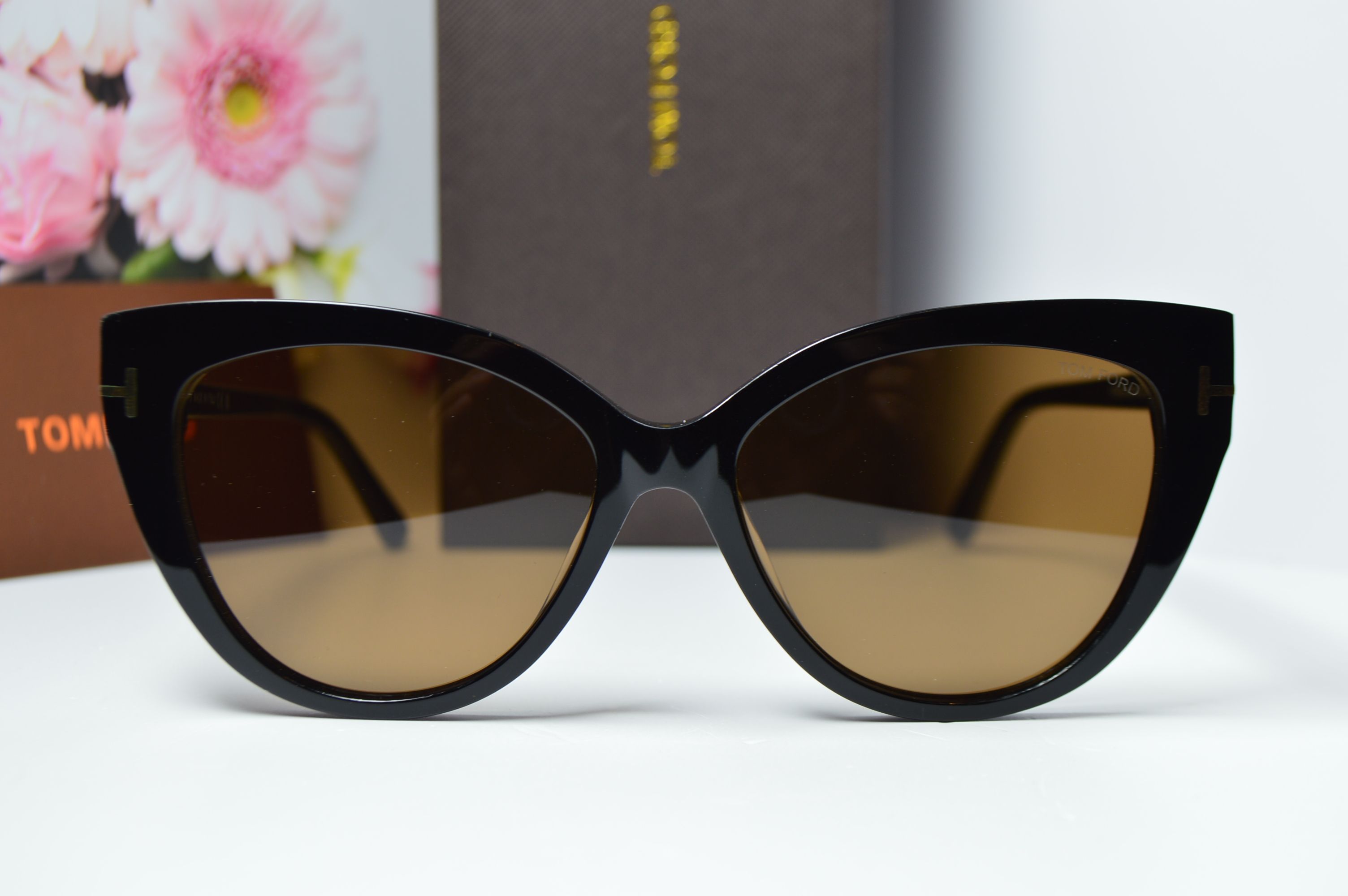 Очки солнцезащитные, ретро стиль от TOM FORD, модель FT 5673-B 056 . Стиль для нее!