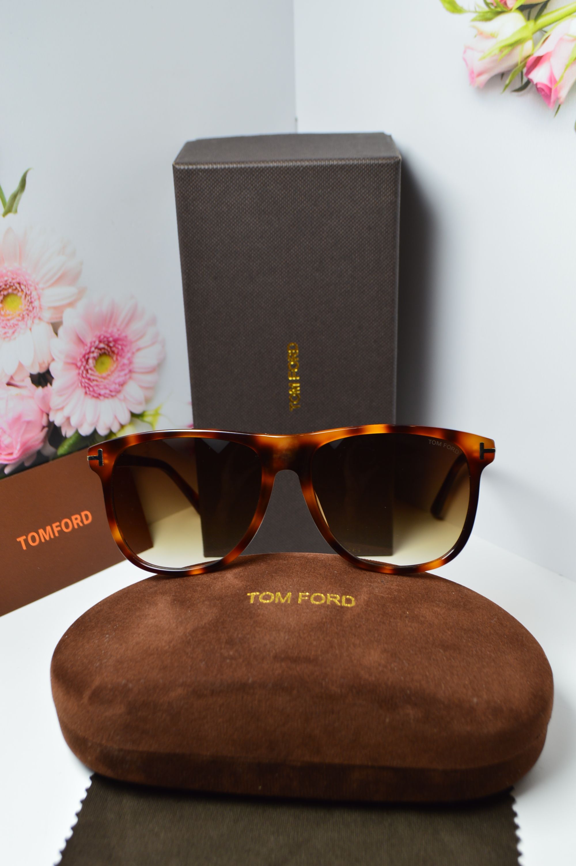 Очки солнцезащитные, унисекс, ретро стиль от TOM FORD, модель JONI FT 0905 52F . Стиль для каждого!
