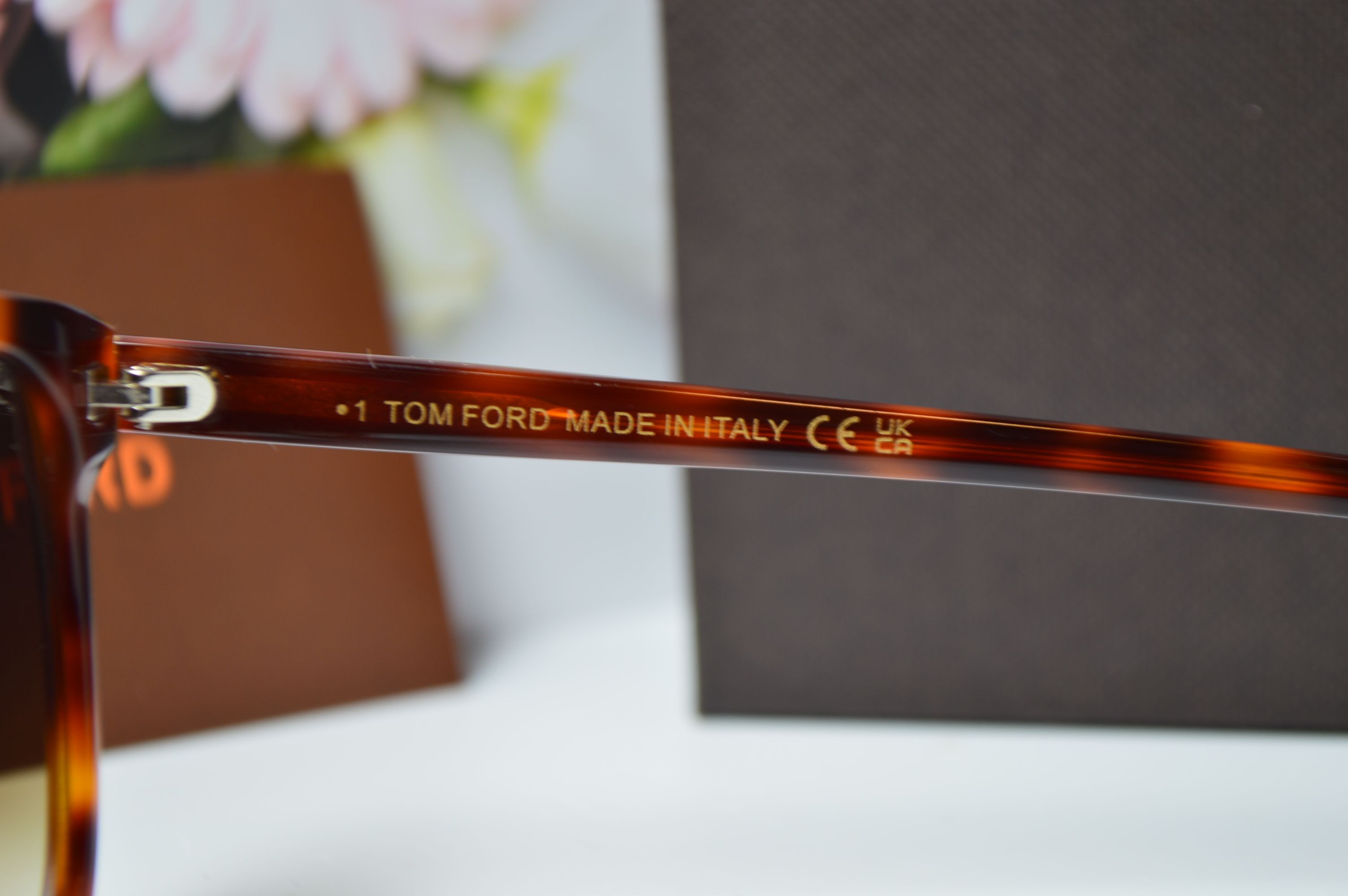 Очки солнцезащитные, унисекс, ретро стиль от TOM FORD, модель JONI FT 0905 52F . Стиль для каждого!