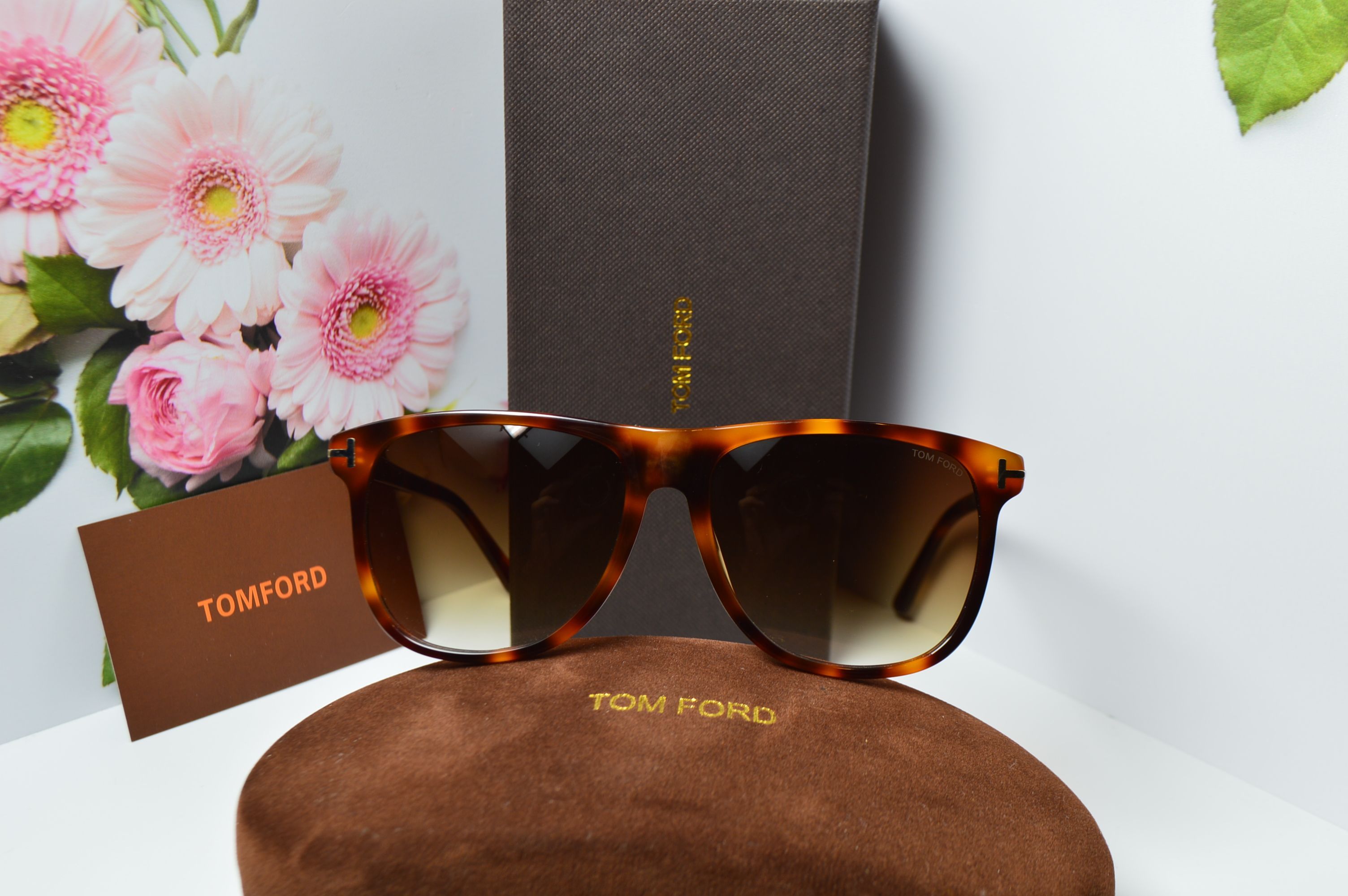 Очки солнцезащитные, унисекс, ретро стиль от TOM FORD, модель JONI FT 0905 52F . Стиль для каждого!
