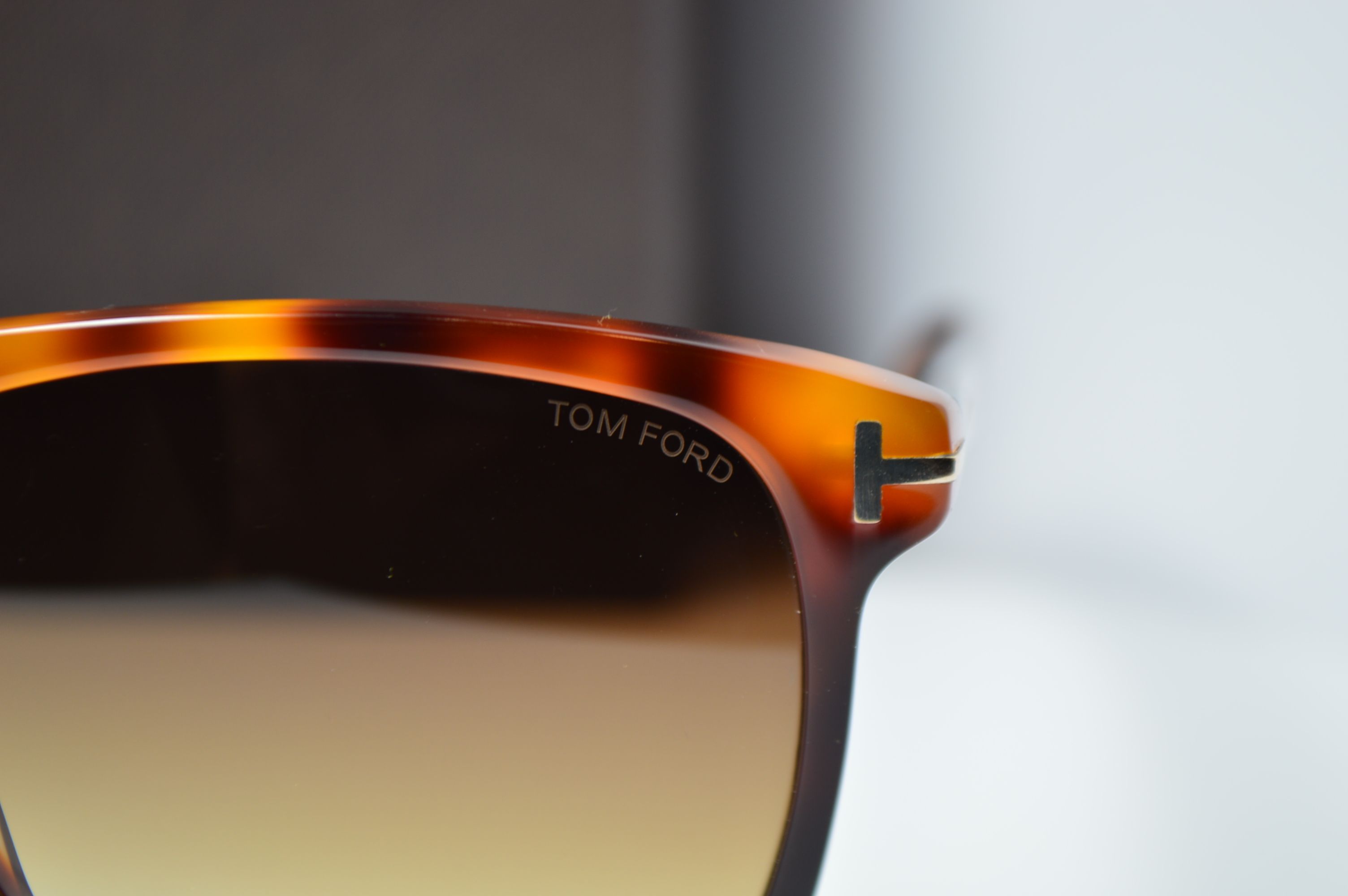 Очки солнцезащитные, унисекс, ретро стиль от TOM FORD, модель JONI FT 0905 52F . Стиль для каждого!