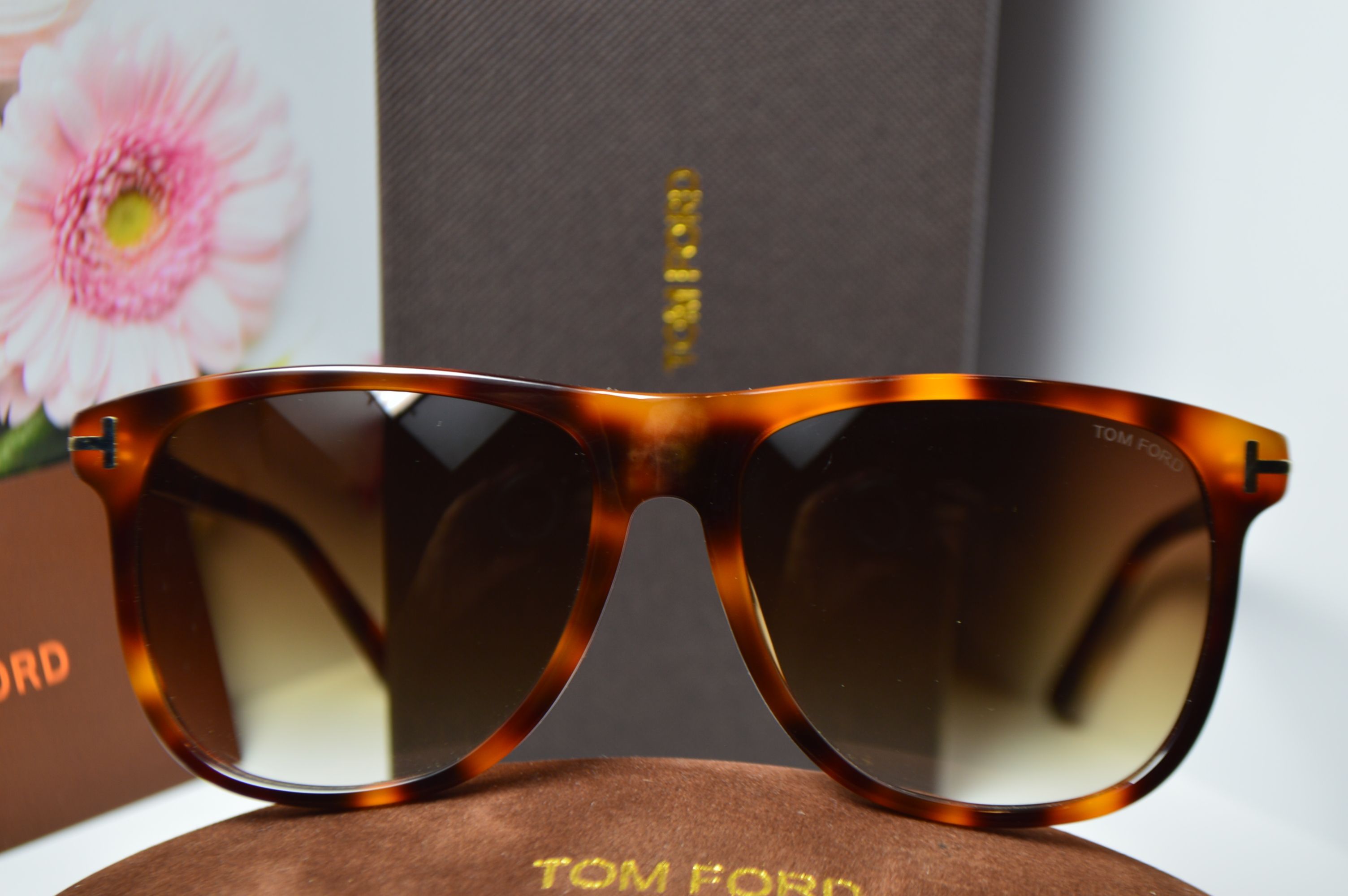 Очки солнцезащитные, унисекс, ретро стиль от TOM FORD, модель JONI FT 0905 52F . Стиль для каждого!