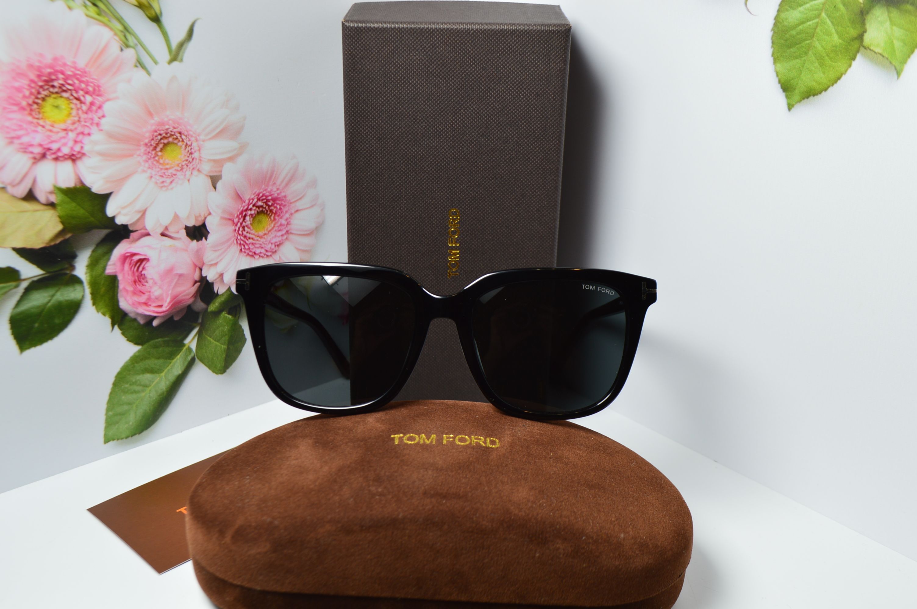 Очки солнцезащитные, унисекс, ретро стиль от TOM FORD, модель FT 0948-D 01A . Стиль для каждого!