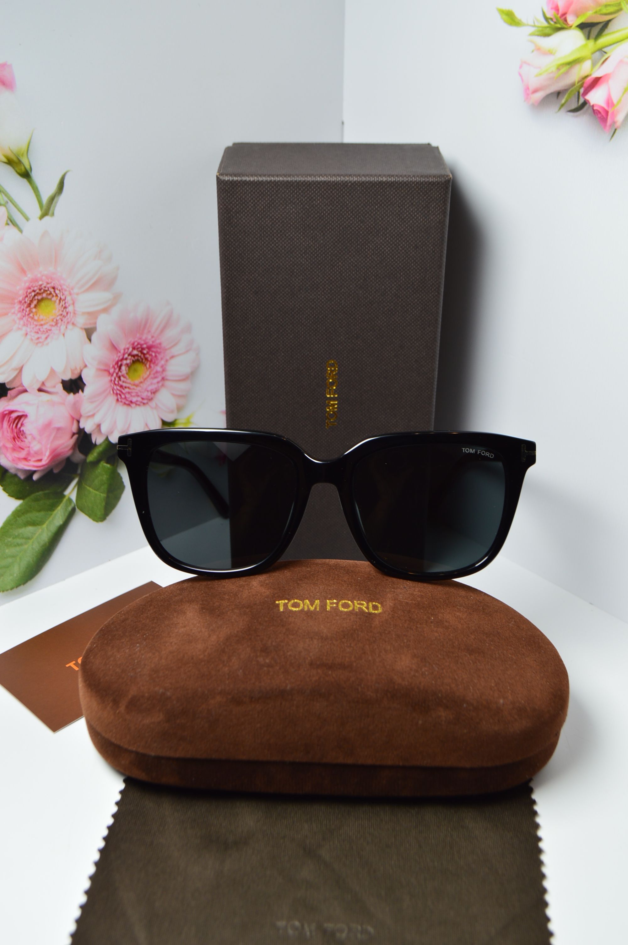 Очки солнцезащитные, унисекс, ретро стиль от TOM FORD, модель FT 0948-D 01A . Стиль для каждого!