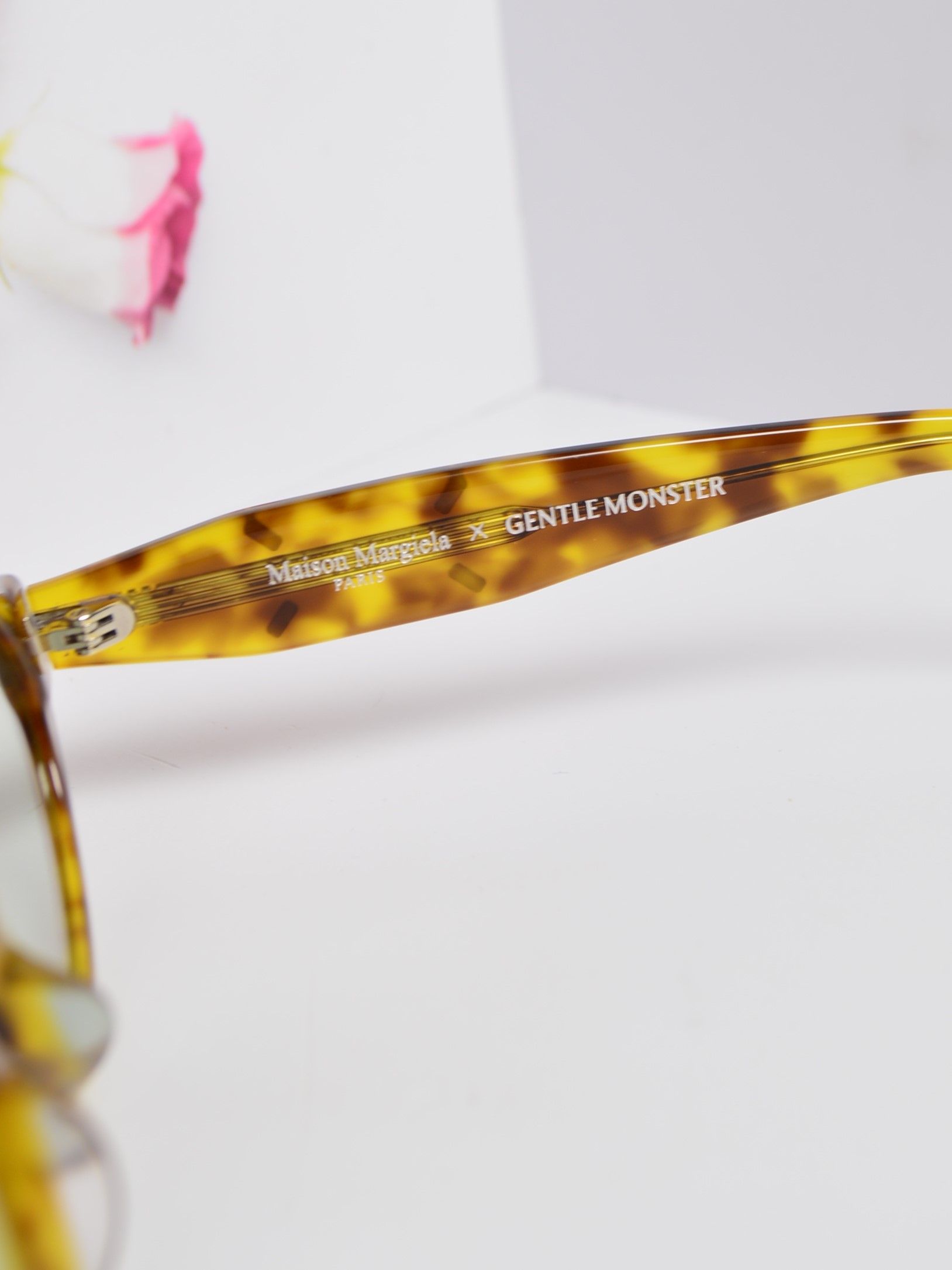 Солнцезащитные очки, стиль от Gentle Monster. Модель Maison Margiela MM210
