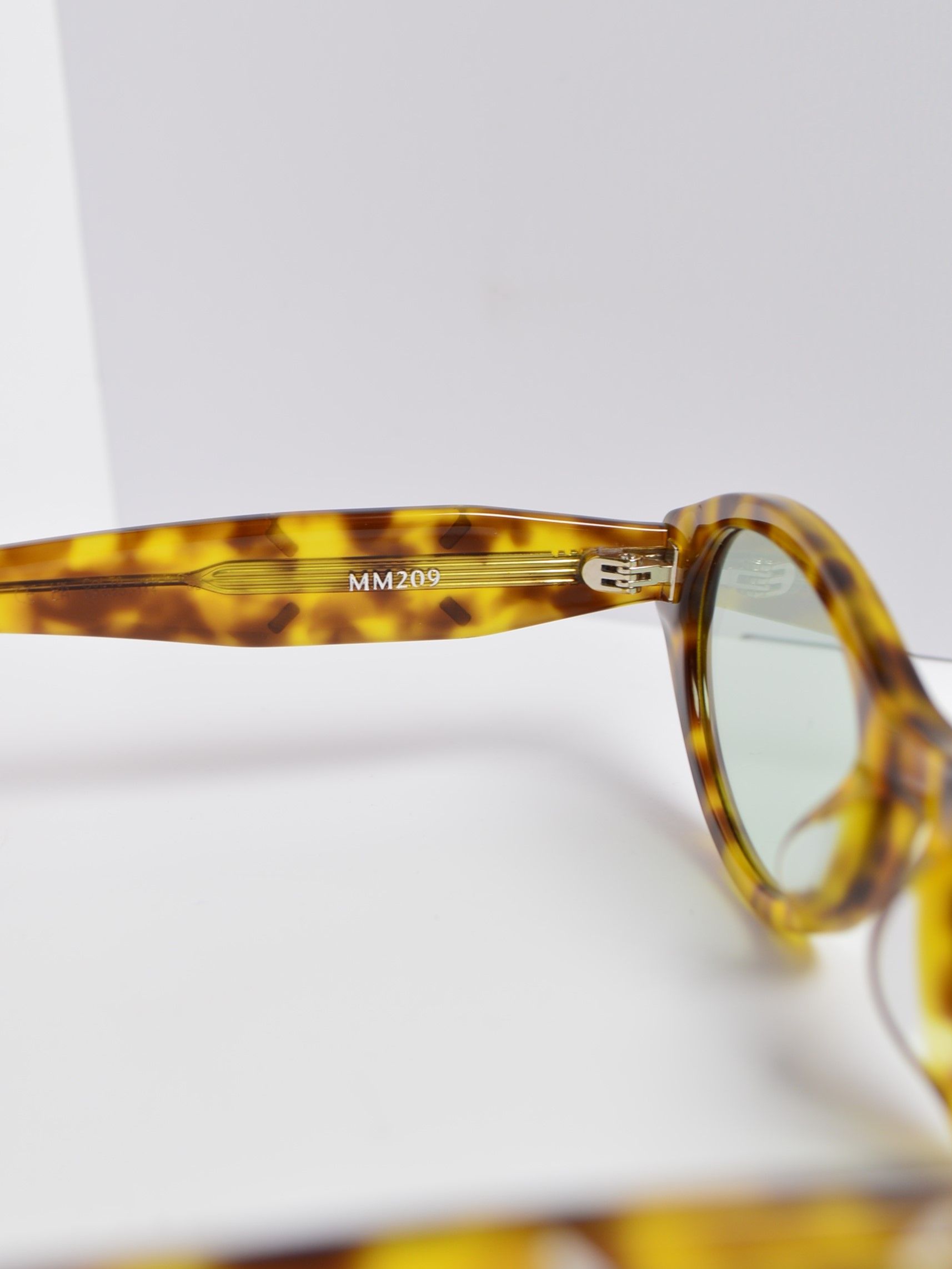 Солнцезащитные очки, стиль от Gentle Monster. Модель Maison Margiela MM210
